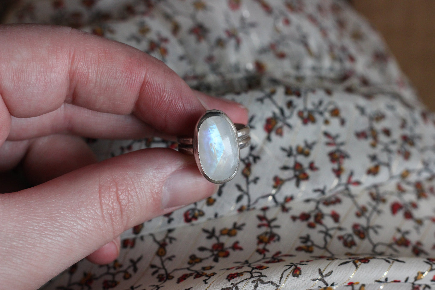 Rainbow Moonstone // Size 7